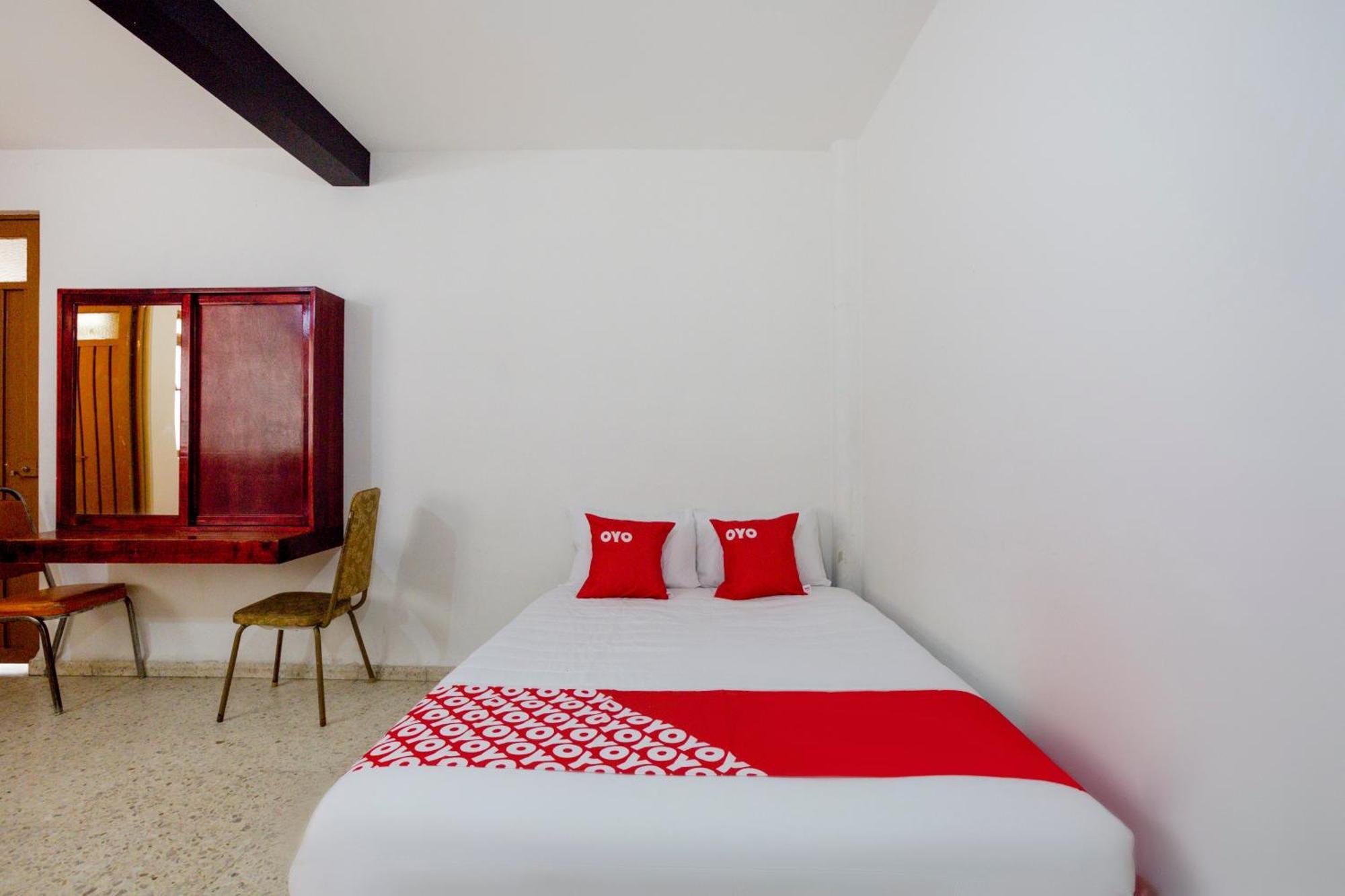 Oyo Hotel Emperador, Oaxaca Екстериор снимка